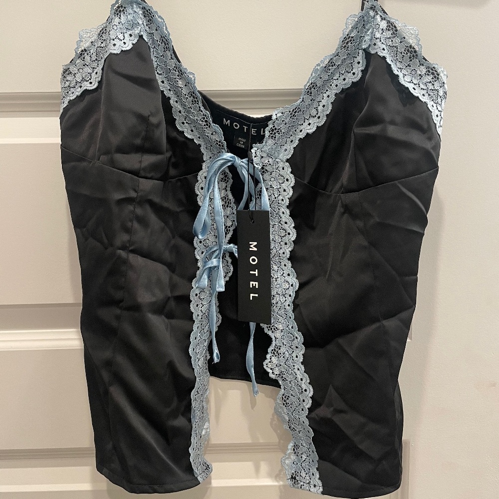 Bahela Tie Front Cami Top In Black With Blue Lace